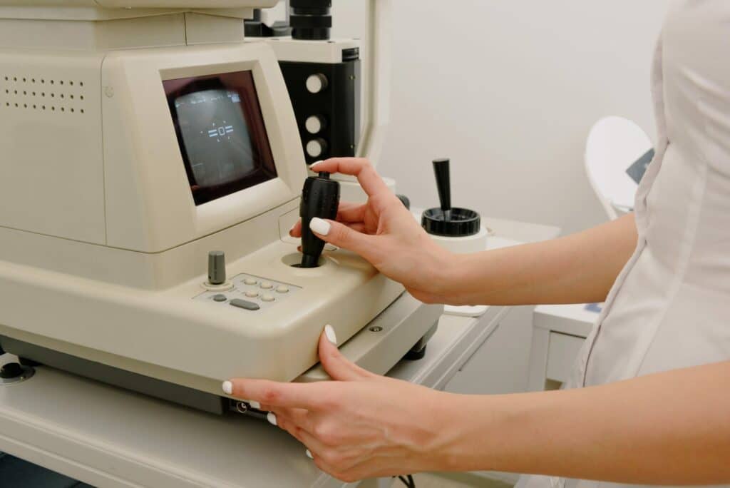 Diagnostic eye equipment